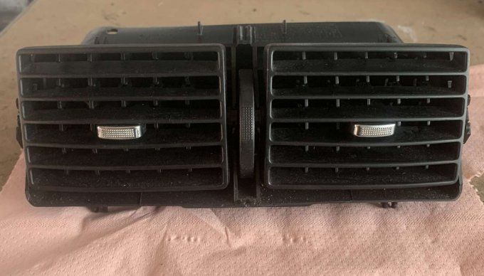 GRILLE VENTILATION CENTRALE TABLEAU DE BORD