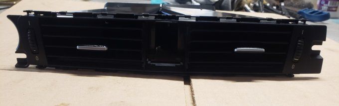 GRILLE VENTILATION AVANT CENTRALE