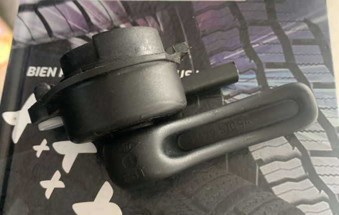 POIGNEE INTERIEUR DEVEROUILLAGE CAPOT