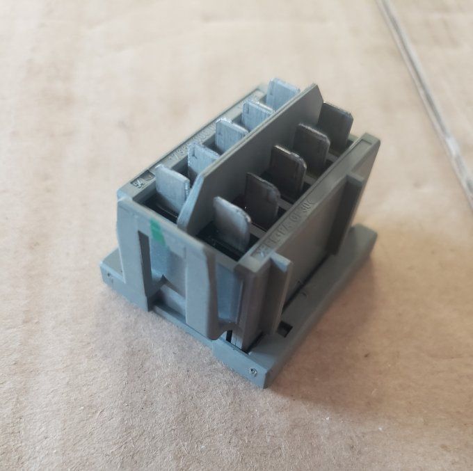 BOITIER FUSIBLES MOTEUR