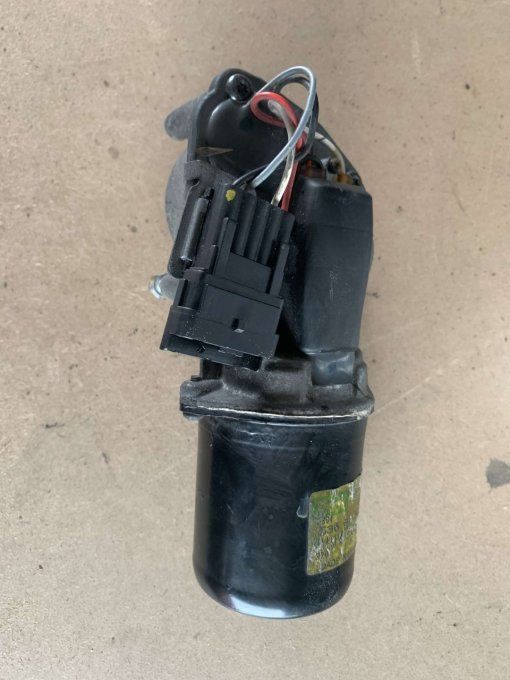 MOTEUR ESSUIE-GLACE AVANT