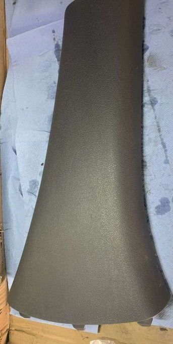 GARNITURE DE PILIER BAS DROIT